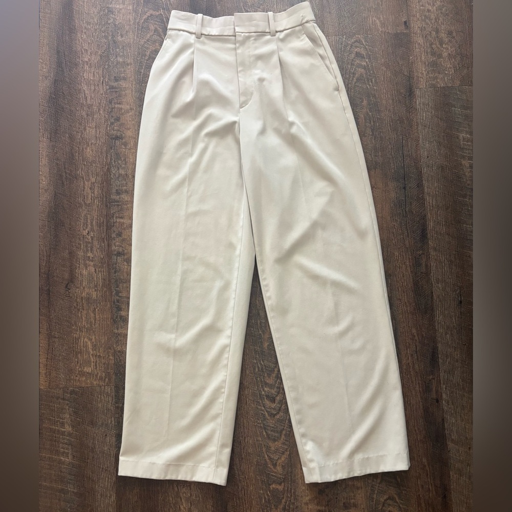Uniqlo Elegant Cream Pleated Wide Leg Women’s Pants